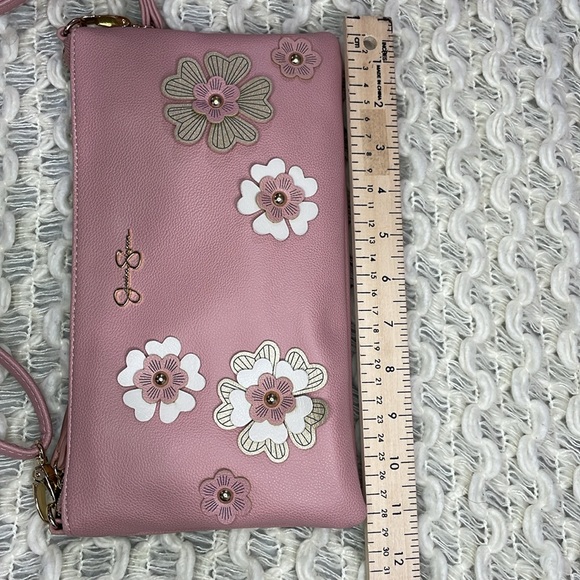 Crossbody shoulder pink leather golden flowers and zipper adjustable strap bag - Picture 4 of 10